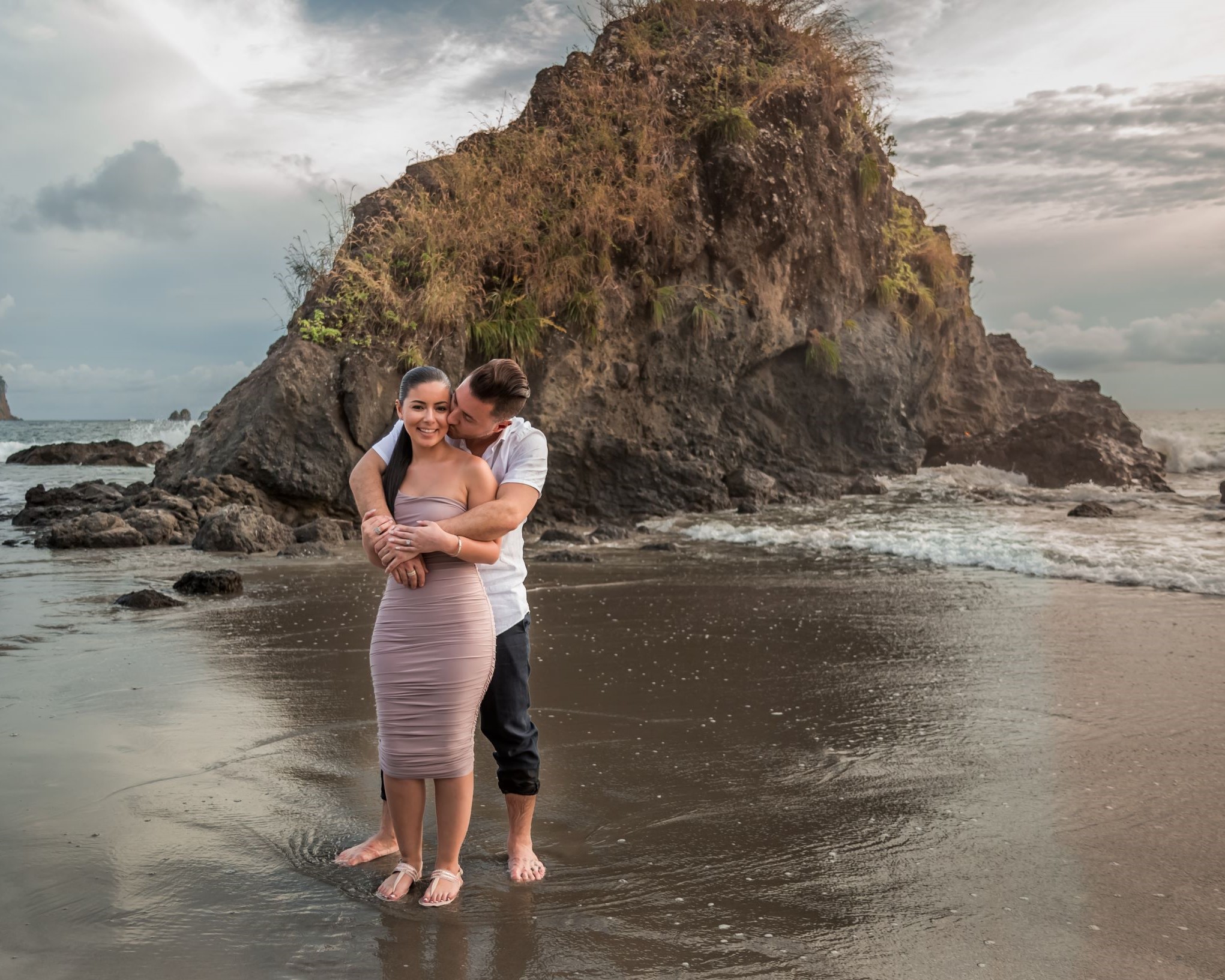 couple's photography on the beach in Manuel Antonio, Costa Rica